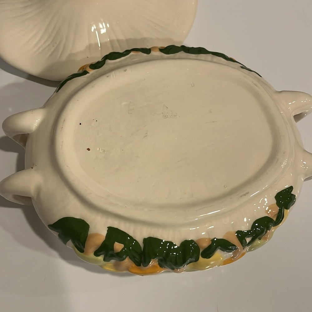 Vintage mushroom bowl with handles and lid - Picture 5 of 6